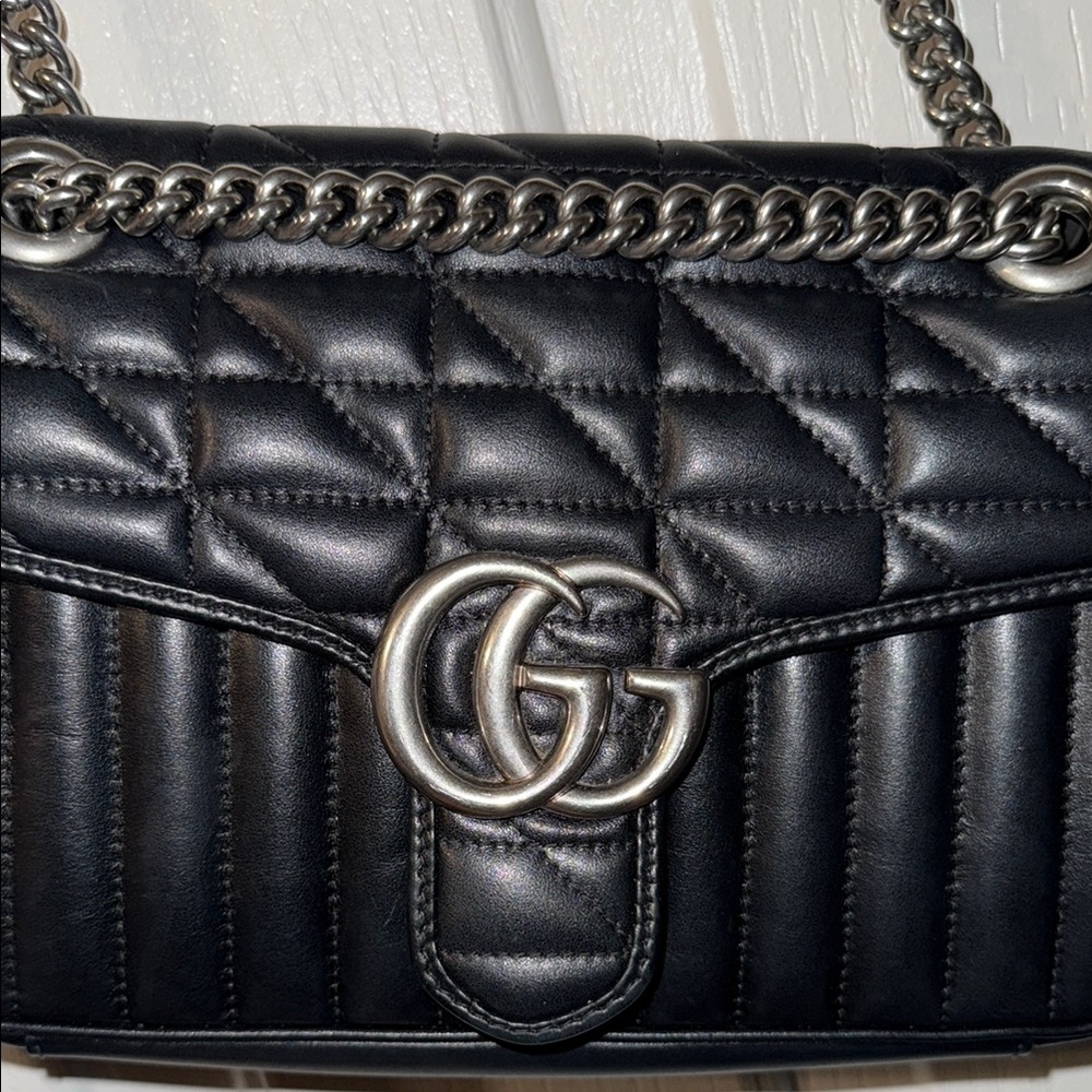 Elegant Authentic Gucci 🖤 Quilted Bag. No rips, no tears please see all photos. - Picture 11 of 12